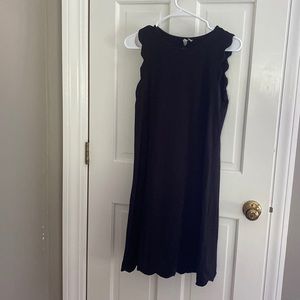 Black scallop hem maternity dress